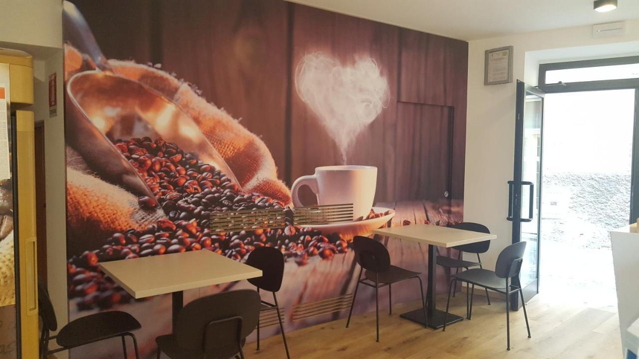 Hotel Pace Бренцоне сул Гарда Екстериор снимка