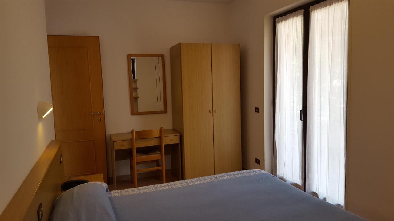 Hotel Pace Бренцоне сул Гарда Екстериор снимка