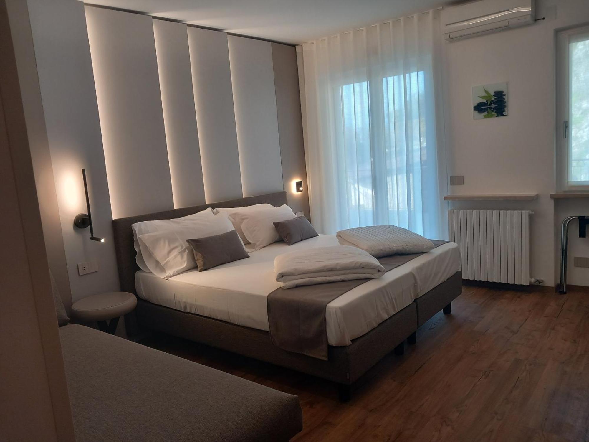 Hotel Pace Бренцоне сул Гарда Екстериор снимка