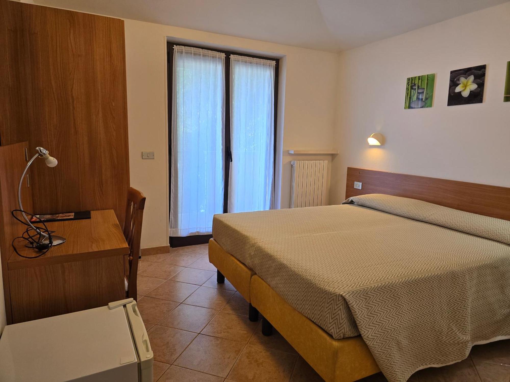 Hotel Pace Бренцоне сул Гарда Екстериор снимка