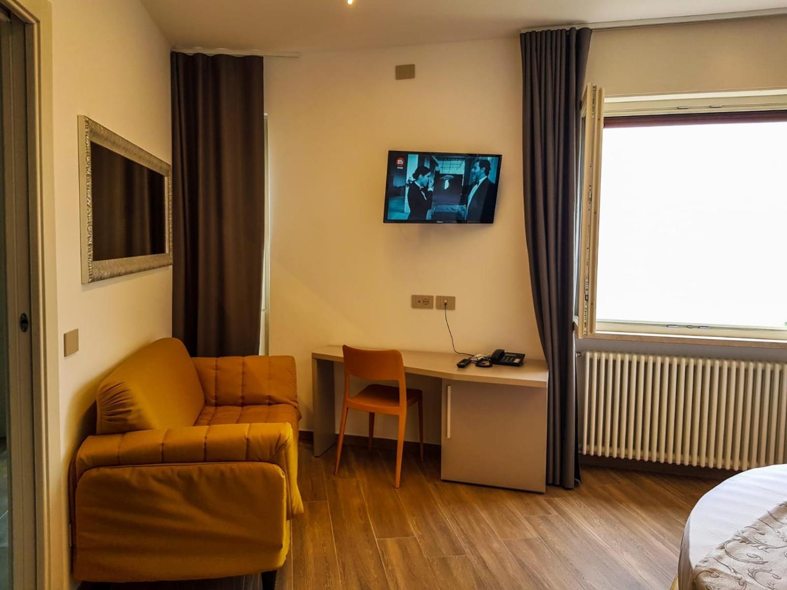 Hotel Pace Бренцоне сул Гарда Екстериор снимка