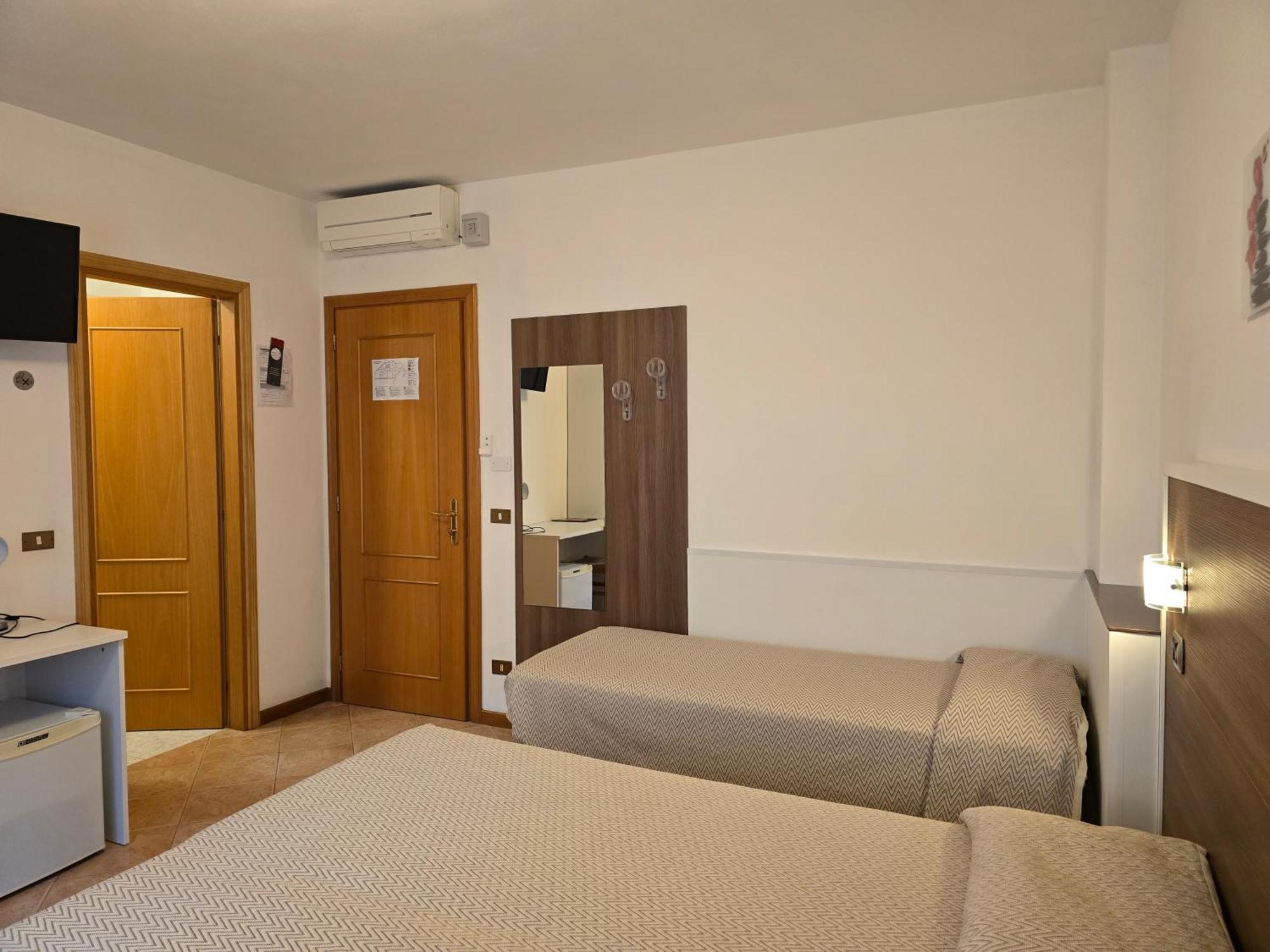 Hotel Pace Бренцоне сул Гарда Екстериор снимка