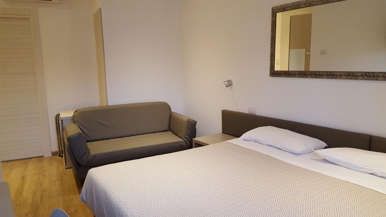 Hotel Pace Бренцоне сул Гарда Екстериор снимка